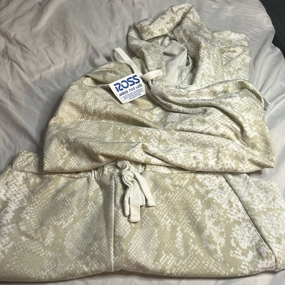 Zoe + Phoebe 2 Piece Lounge Set
